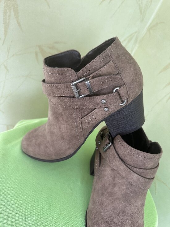 INDIGO RD. WOMEN'S TAUPE-BROWN BOOTIES:PREOWNED SIZE:9 - Picture 3 of 14
